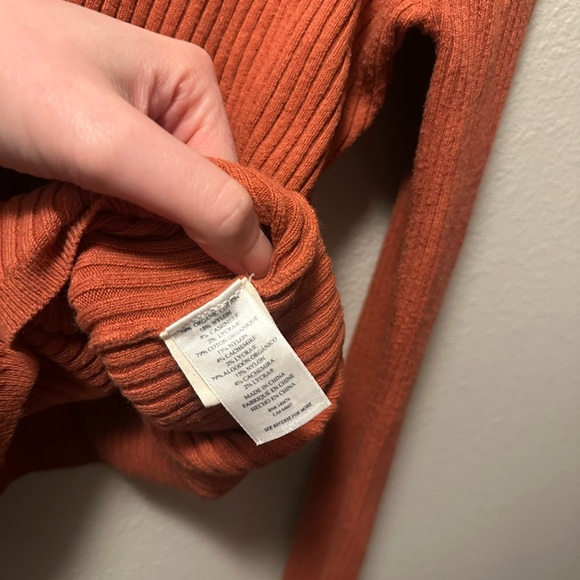 Faherty Terracotta Ribbed Sweater - Picture 4 of 4